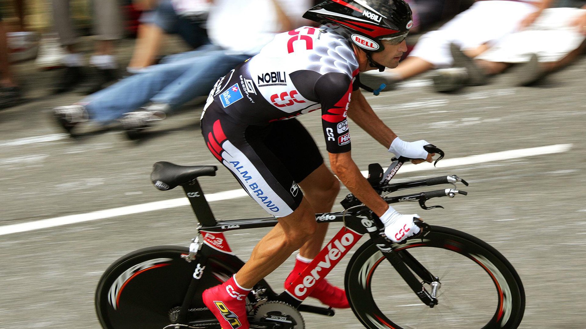 体育新闻中心推动体育视觉影像算法识别工程落地,体育摄影海报